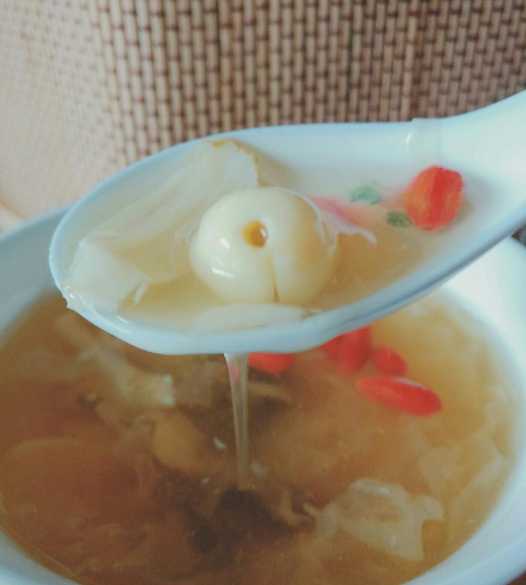 银耳百合莲子羹