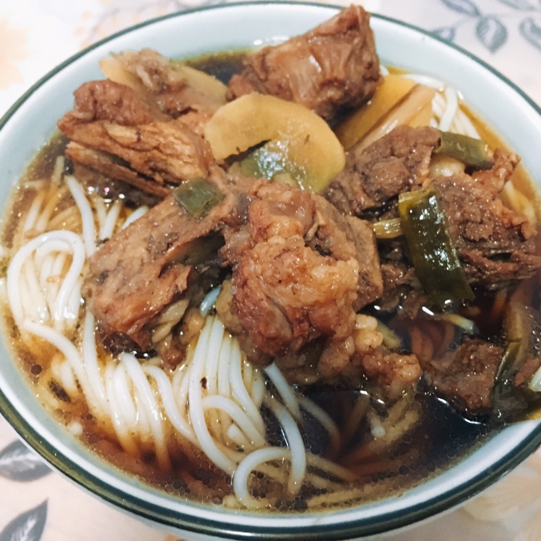 红烧麻油排骨面