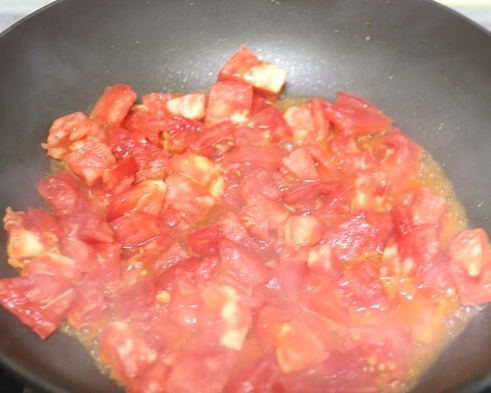 巴沙鱼番茄汤的做法 步骤3