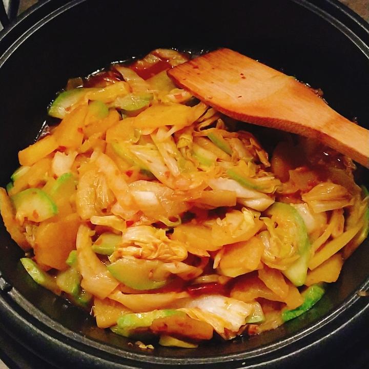 土豆西葫芦炒白菜的做法