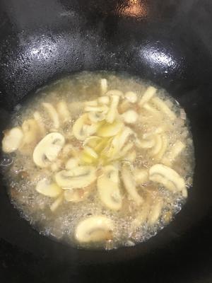 黑松露干酪蘑菇烩饭的做法 步骤4