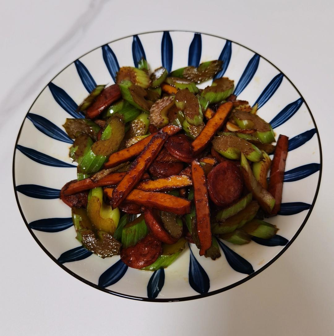午餐晚餐简单快手下饭菜芹菜炒香干