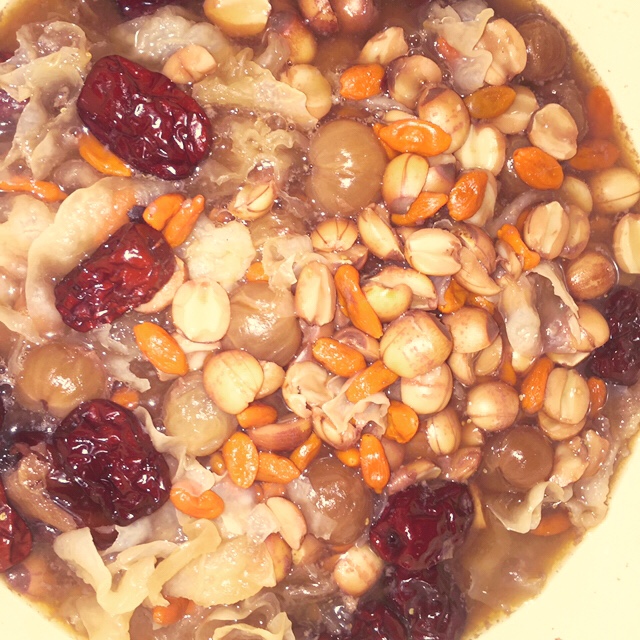 红枣银耳莲子羹