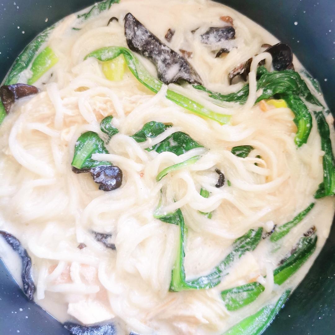 留学生食谱｜ 鲜倒爆的牛奶煮面｜简直快手餐