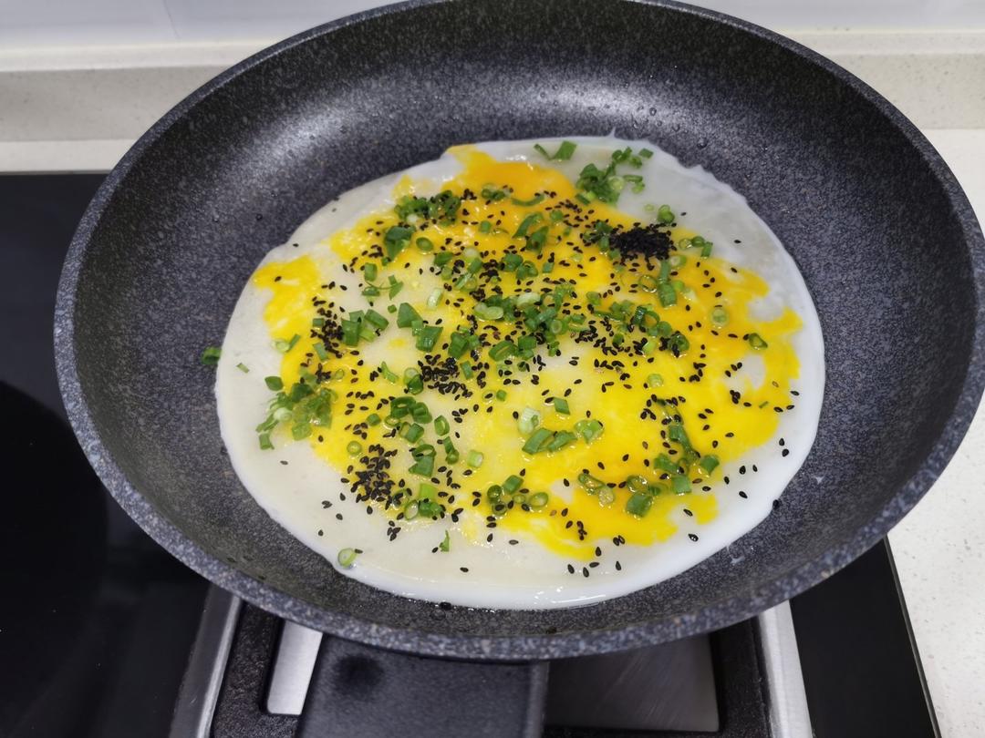 简易鸡蛋饼的做法 步骤3