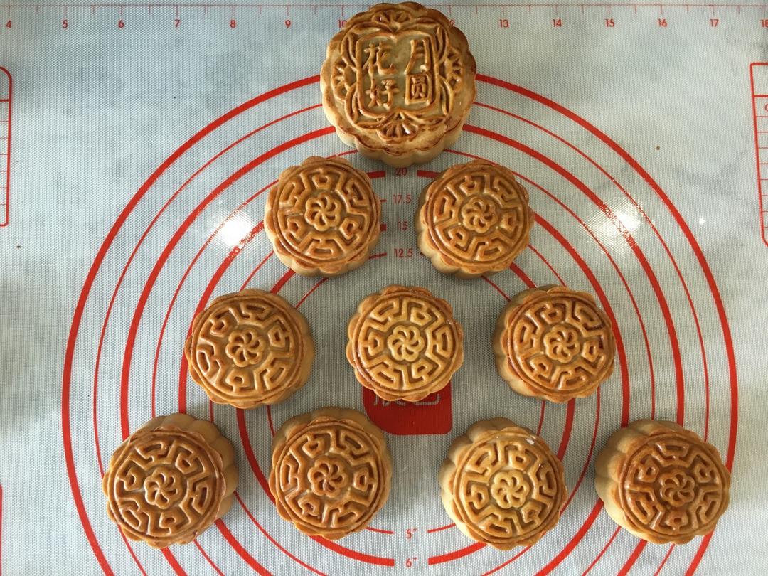广式月饼—蛋黄莲蓉月饼