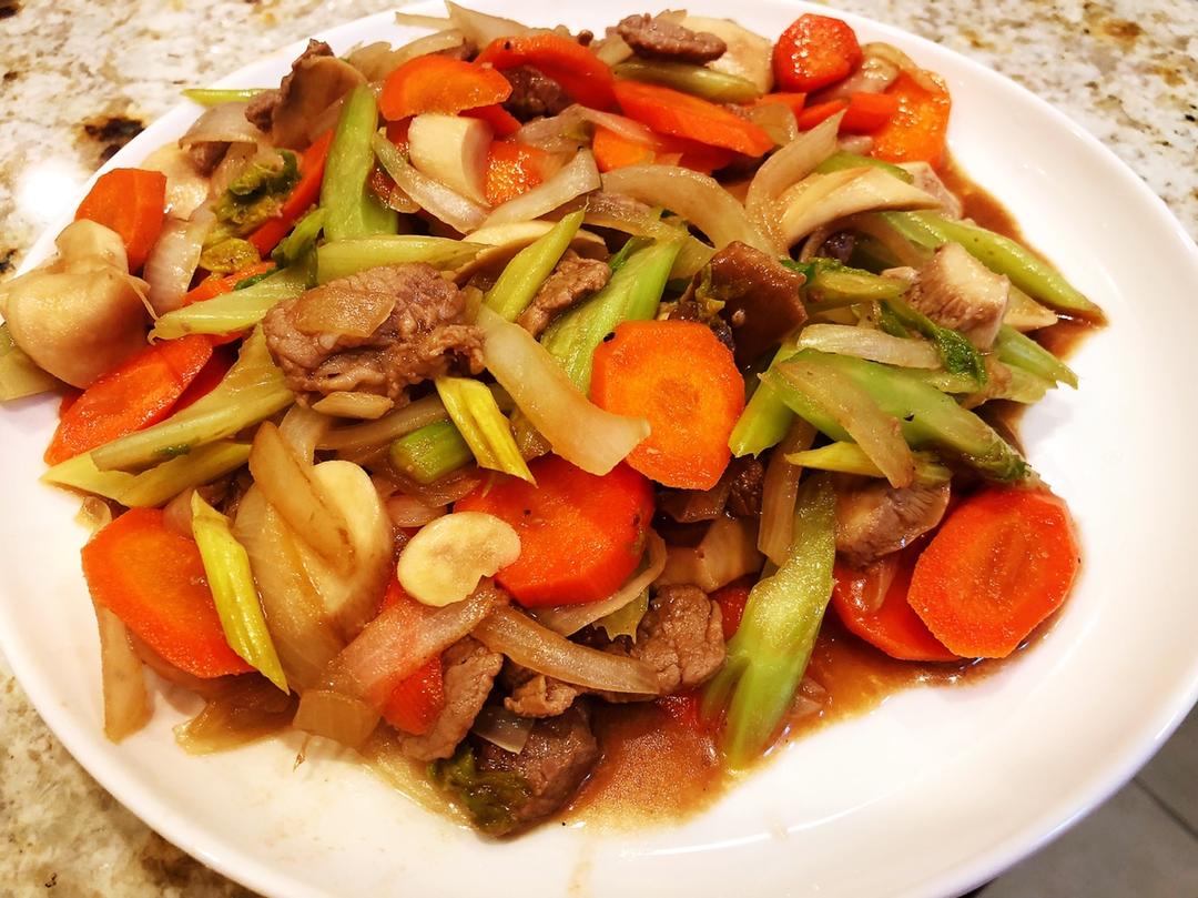 闹闹爱美食做的时蔬红烩牛肉