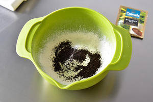 红茶炼乳蛋糕卷的做法 步骤2