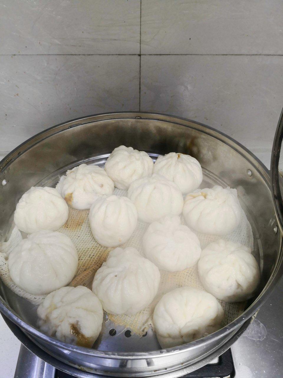 卤肉包