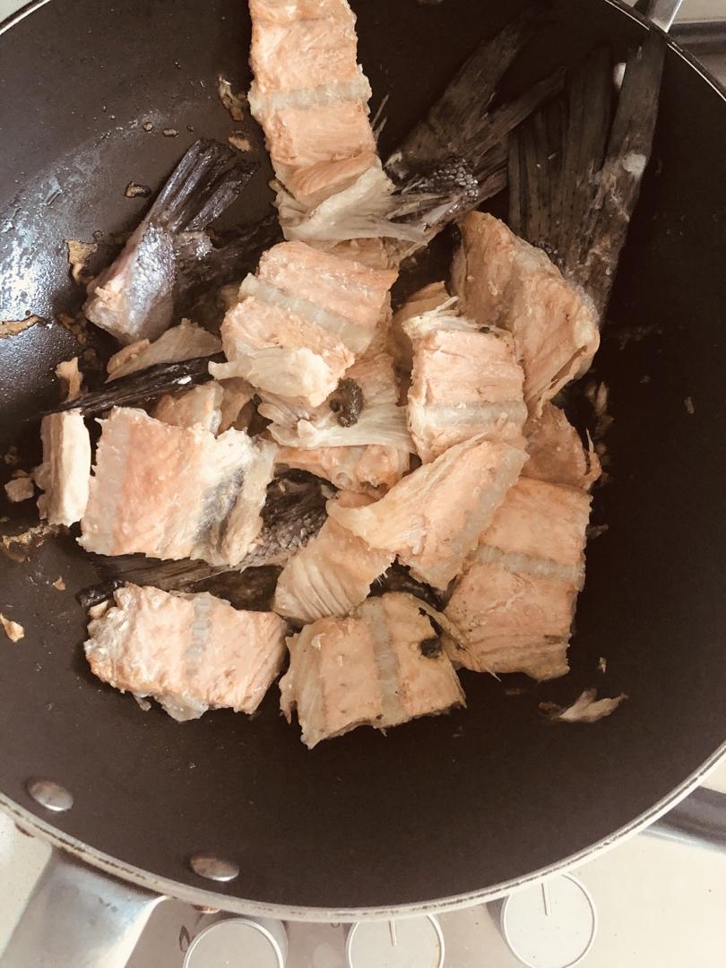 脆皮嫩肉——极致煎三文鱼
