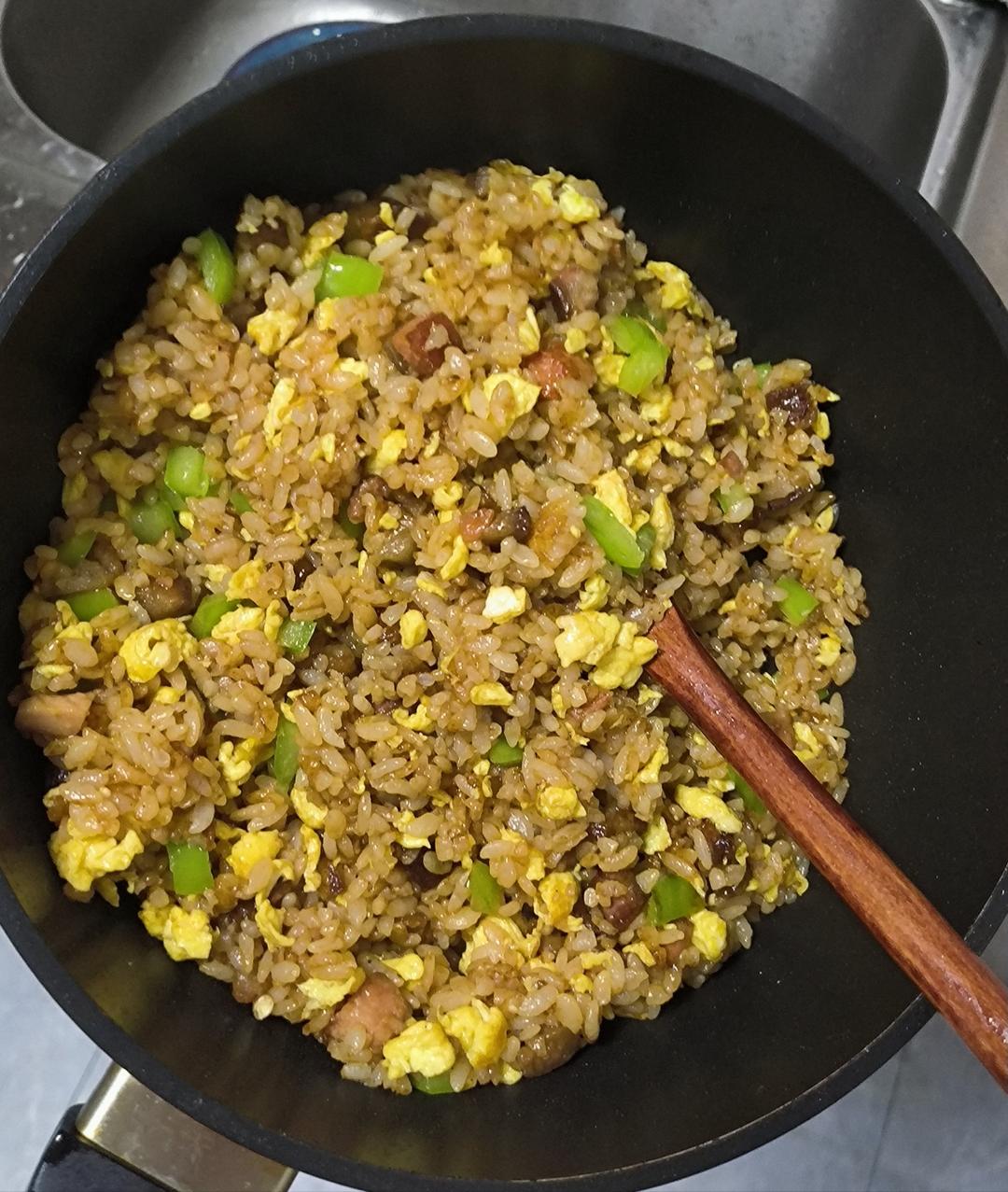 超级好吃的酱油火腿蛋炒饭！