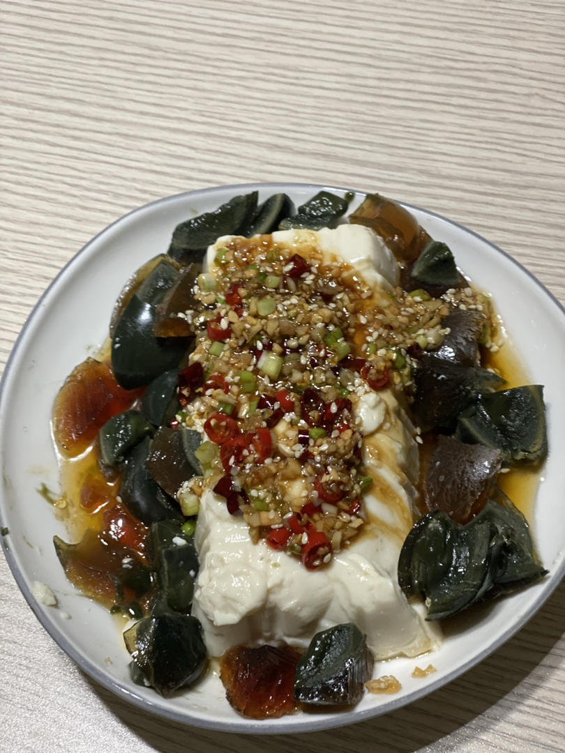 皮蛋拌豆腐
