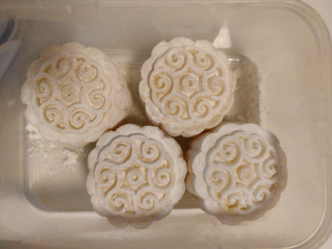 冰皮奶黄月饼