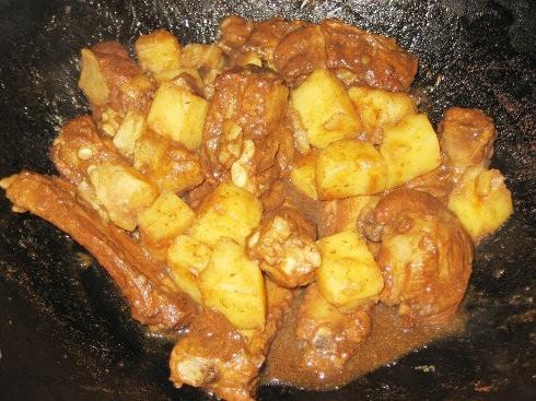 排骨炖土豆的做法