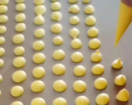 香蕉蛋黄溶豆的做法 步骤5