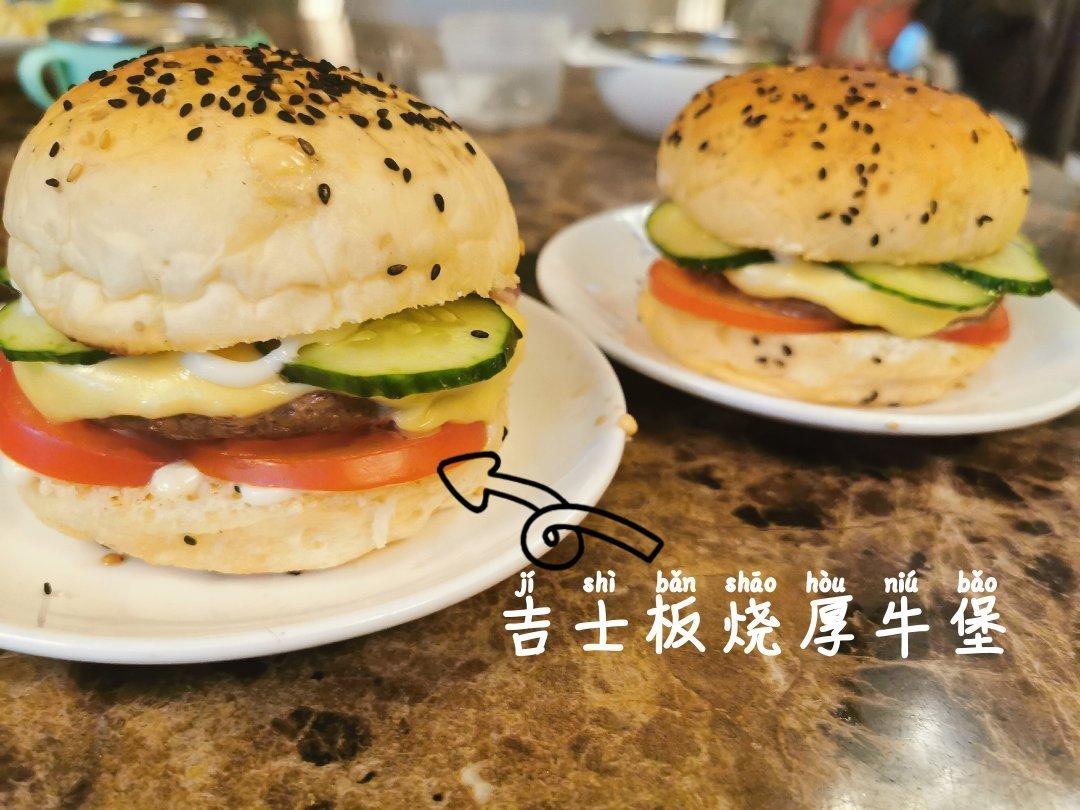 正宗的麦当劳双吉牛肉汉堡