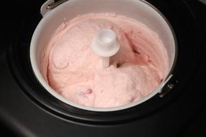 💯属于冬天de冰淇淋🍓草莓炼乳冰淇淋🍨的做法 步骤10