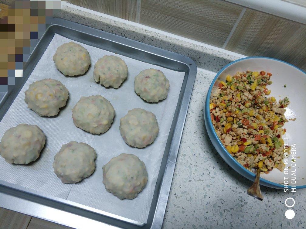 一口能吃到好几种蔬菜的鸡胸肉饼，