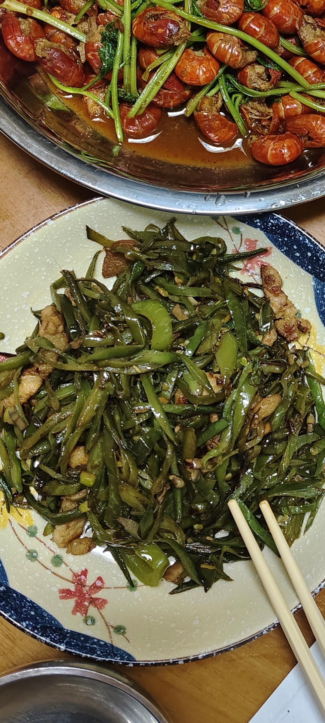戚豆丝尖椒五花肉的做法