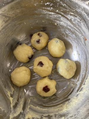 空气炸锅版蔓越莓麻薯球(消耗预拌粉和杏仁片)的做法 步骤2