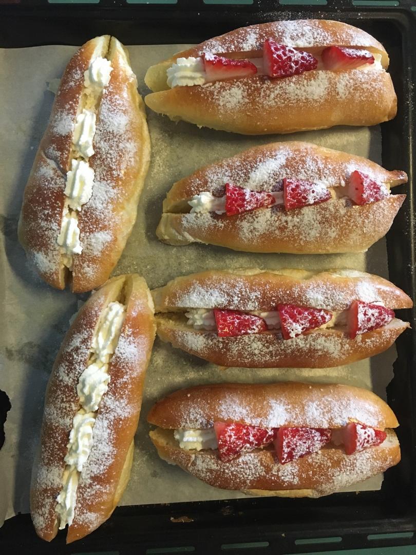 颜值奶油草莓甜心小面包