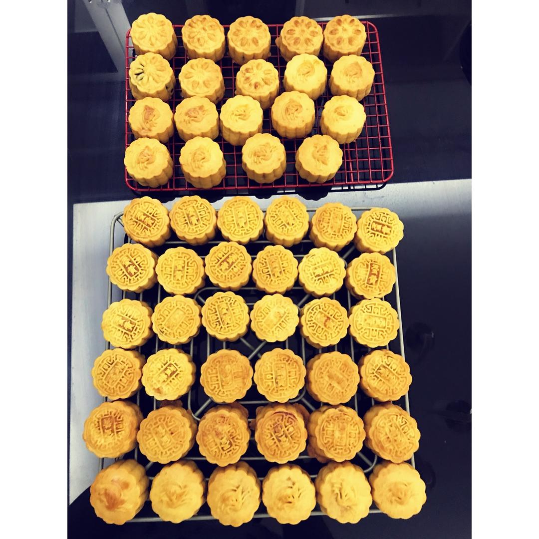 广式月饼——蛋黄莲蓉月饼