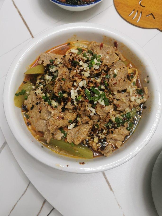 厨师长教你：“水煮肉片”的正宗做法，这味道真的很四川