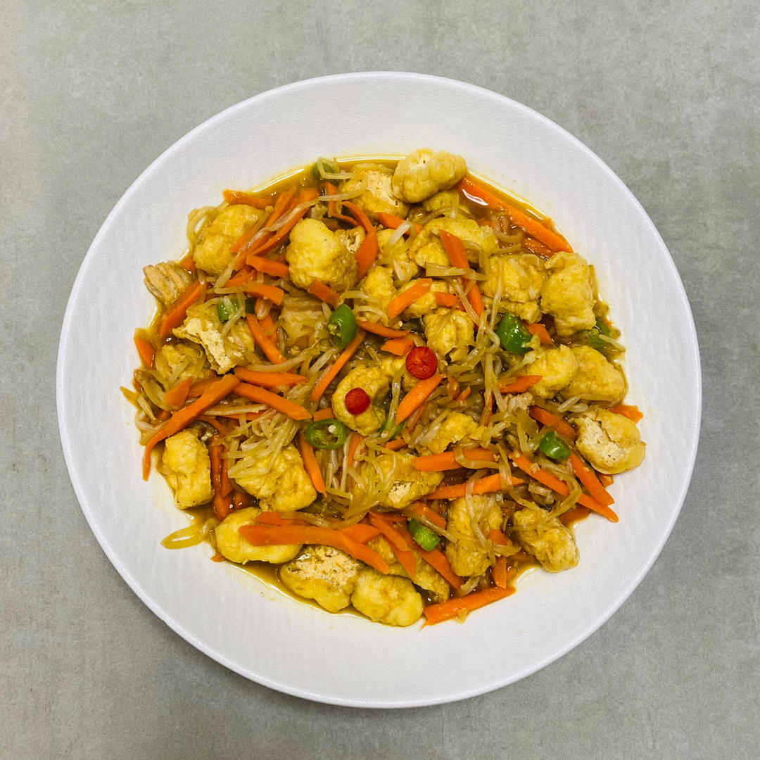 银芽胡萝卜炒油豆腐
