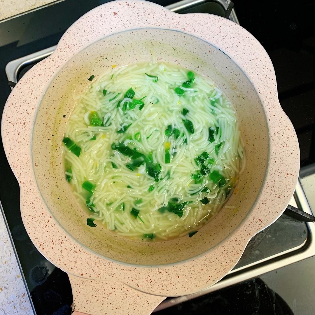 皮卡宝宝爱吃饭