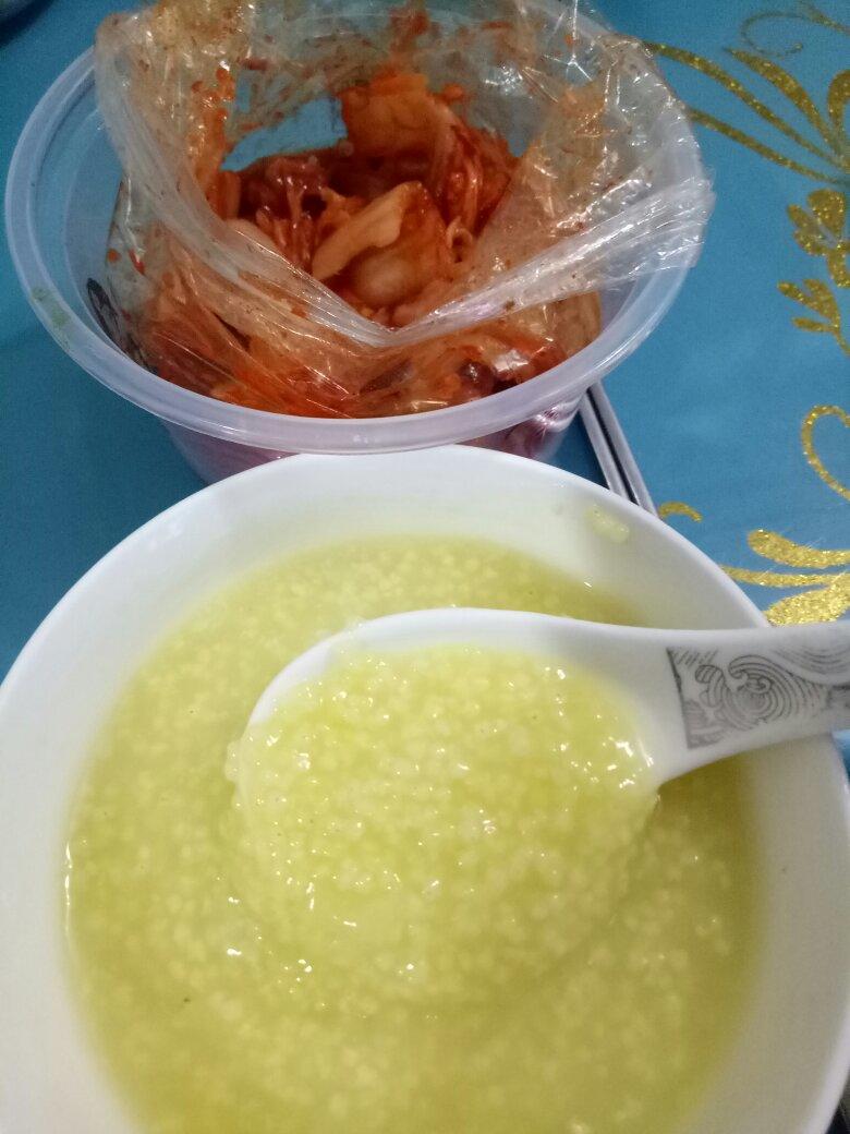 终于熬出一锅有厚厚米油的小米粥