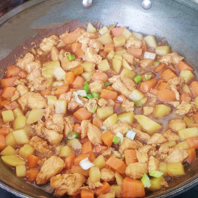 鸡肉盖浇饭