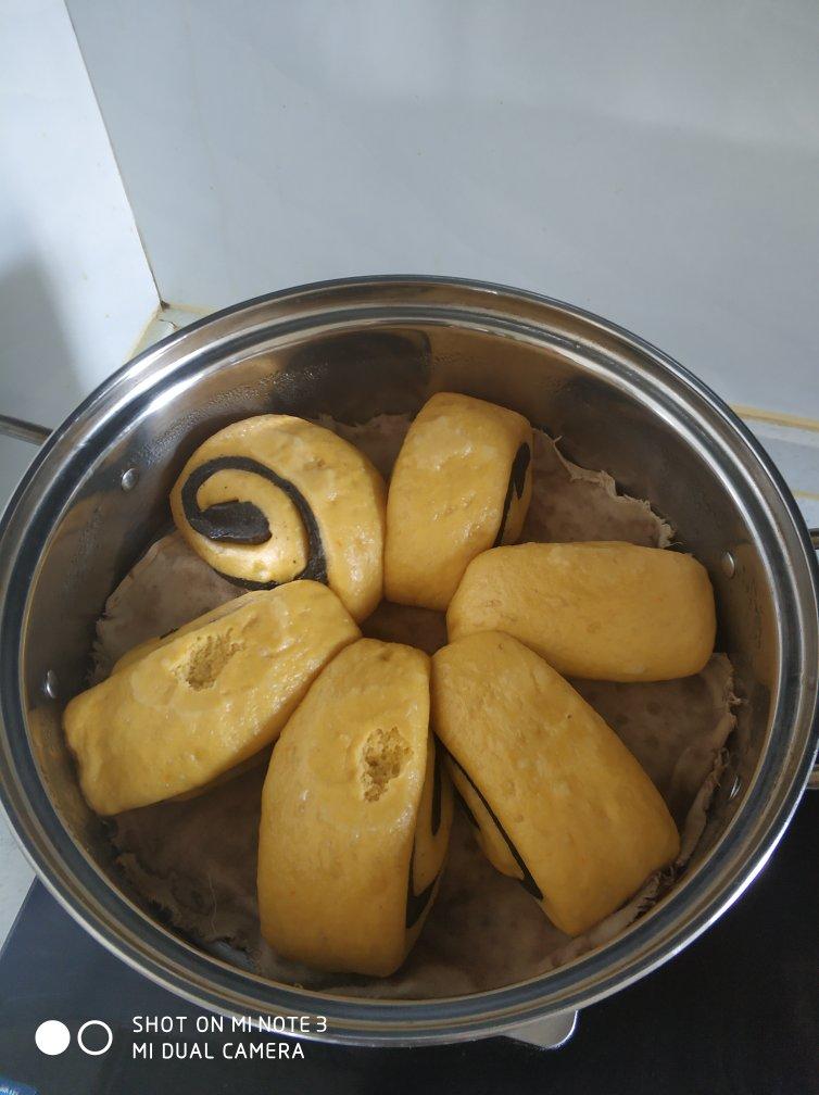 南瓜黑芝麻花卷