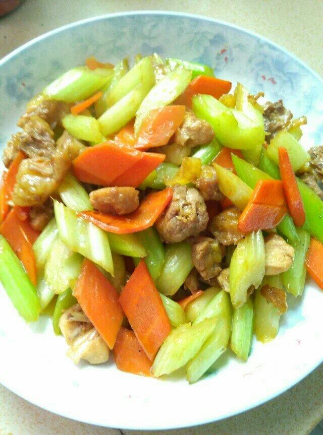 芹菜炒鸡肉