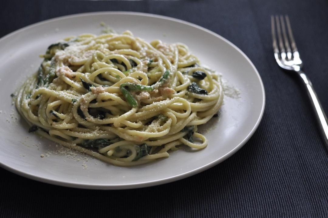 简单低卡牛油果菠菜金枪鱼意面