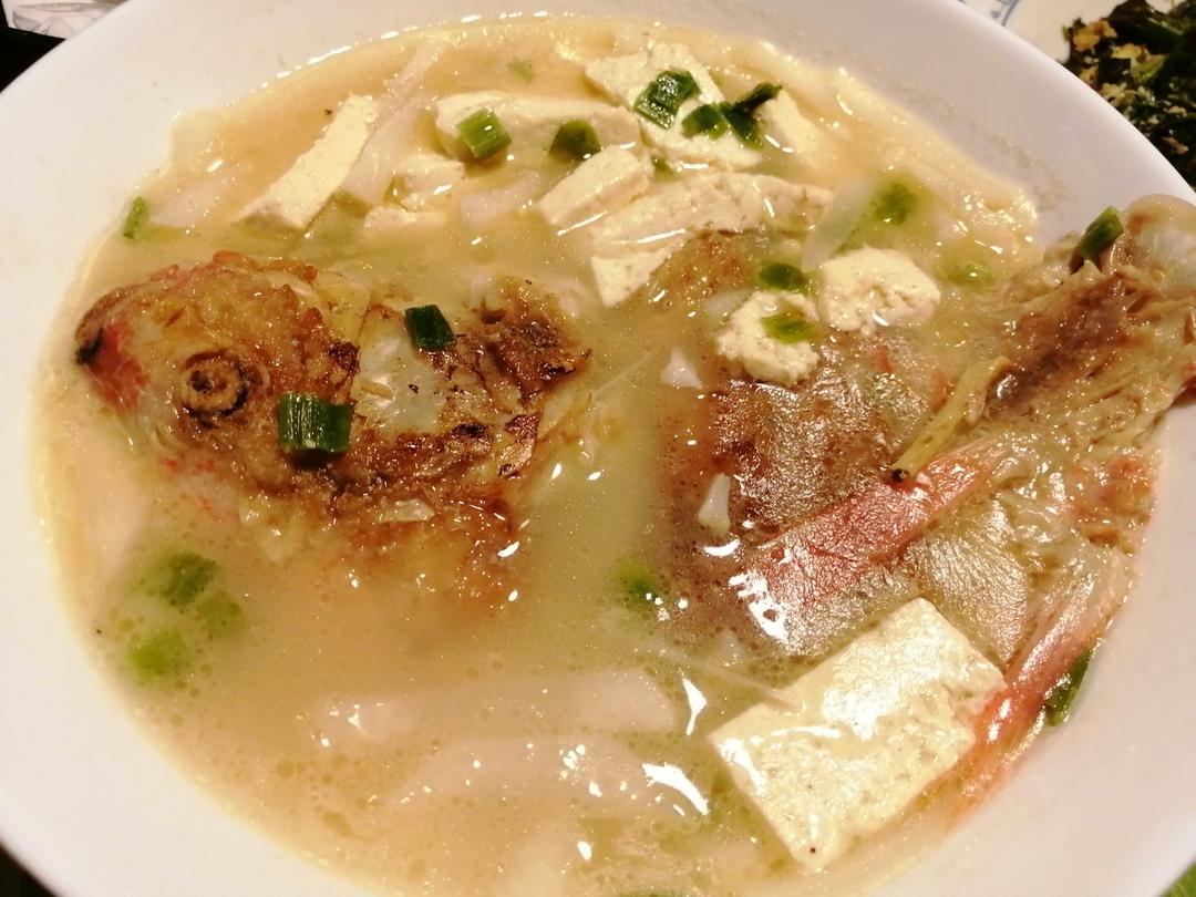 鲫鱼萝卜豆腐汤