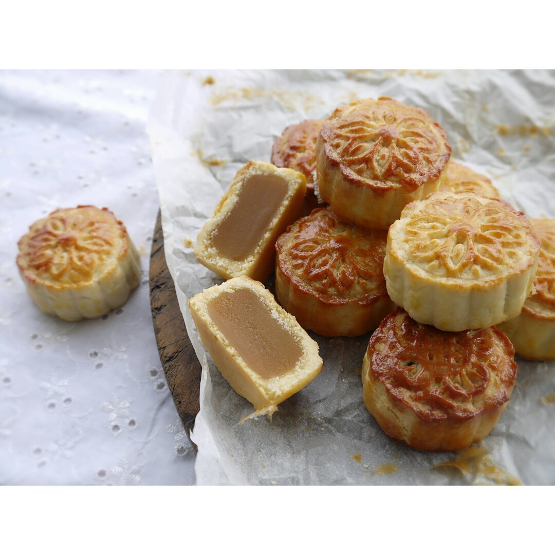 红莲蓉奶油皮月饼