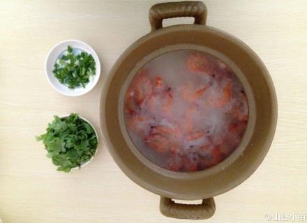鲜虾砂锅粥的做法