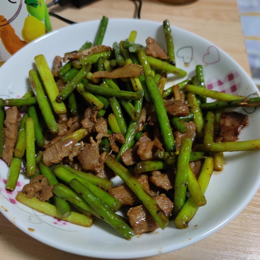 简单易做的下饭菜－蒜苔炒肉
