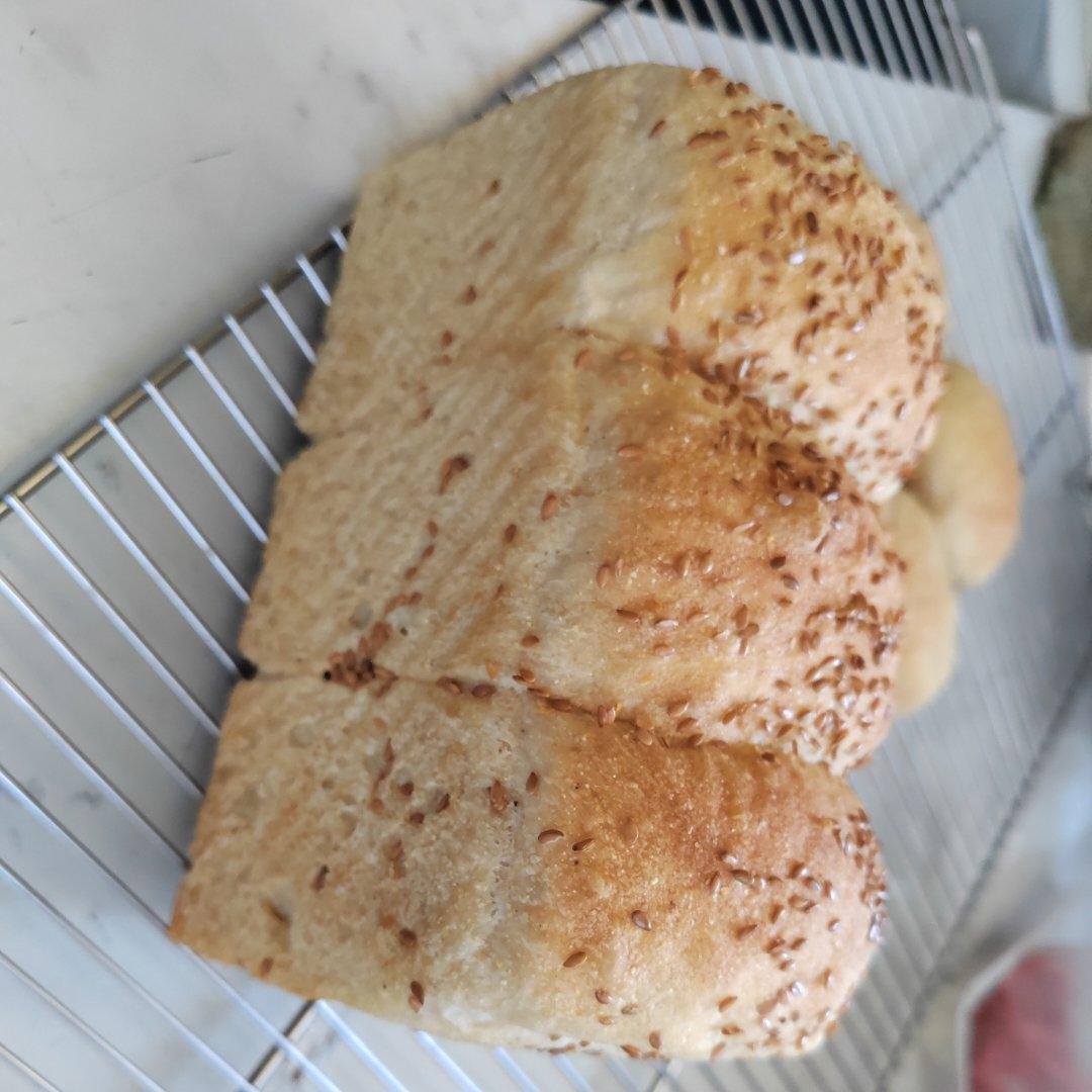 加了玉米面粉的面包你吃过吗？无糖无油全麦谷物面包