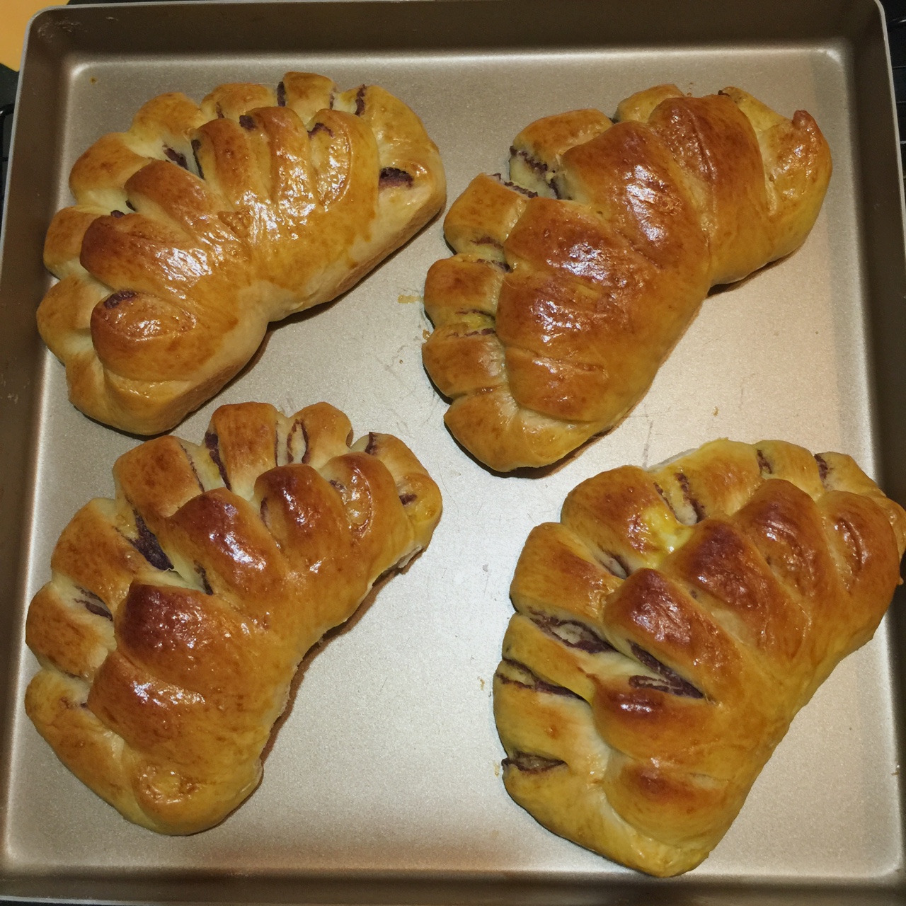 莲蓉红豆沙馅扇形面包