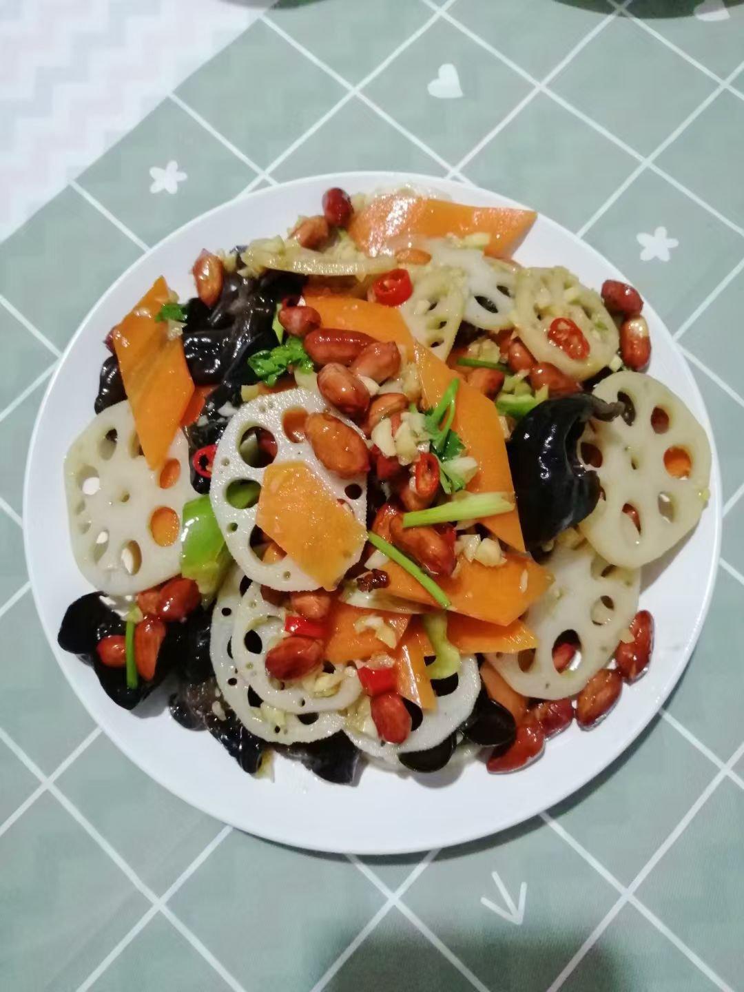 健脾开胃的凉拌木耳藕片