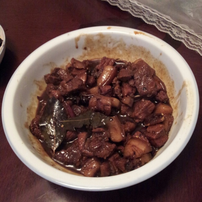 吃着碗里望着锅里的红烧肉