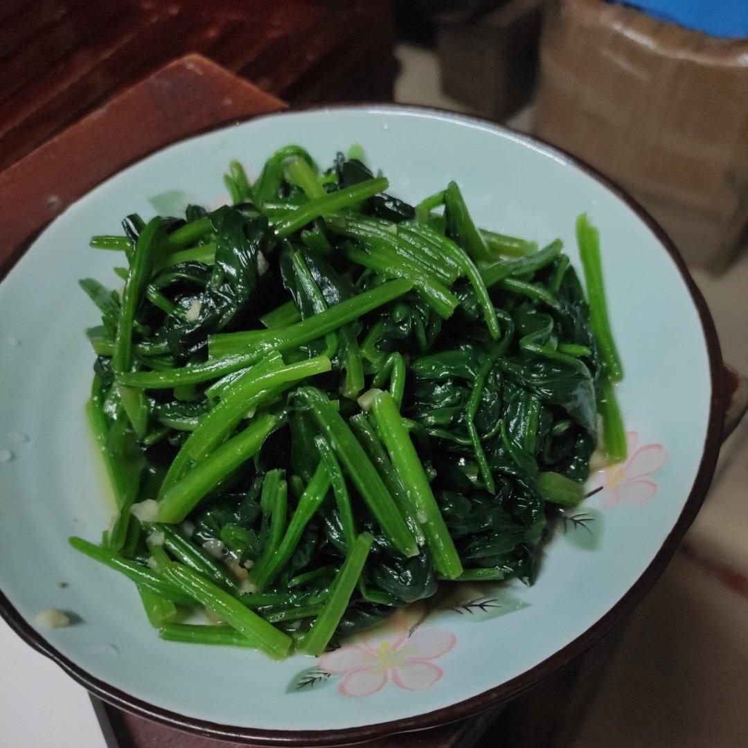 不涩口又嫩的清炒菠菜