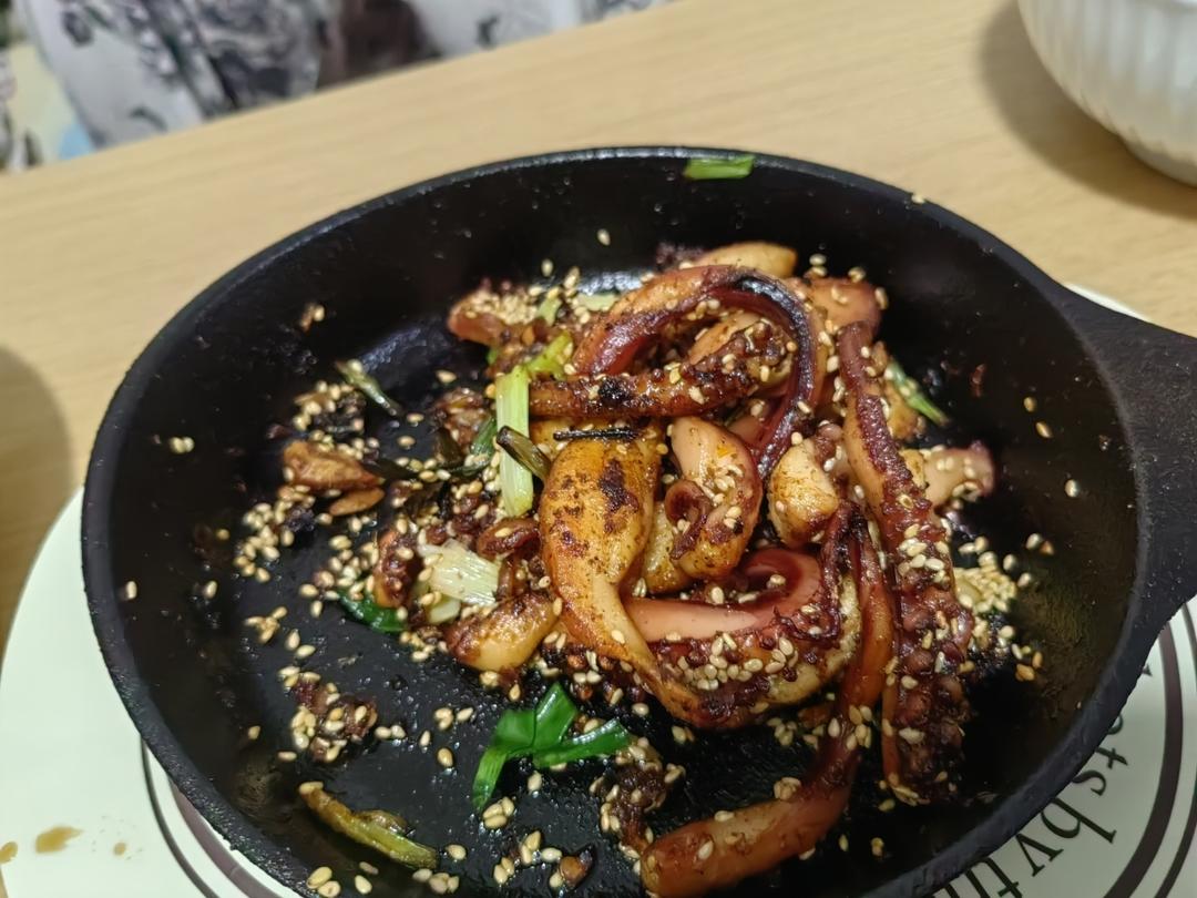 超下饭的孜然鱿鱼须，香辣爽嫩，比烧烤还好吃