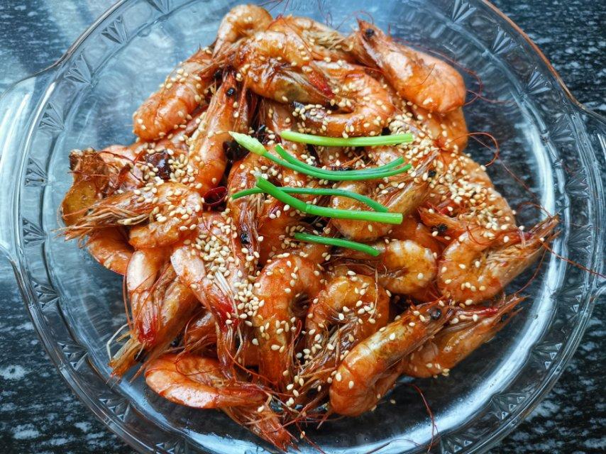 吃完还会继续舔手指的    快手油闷大虾