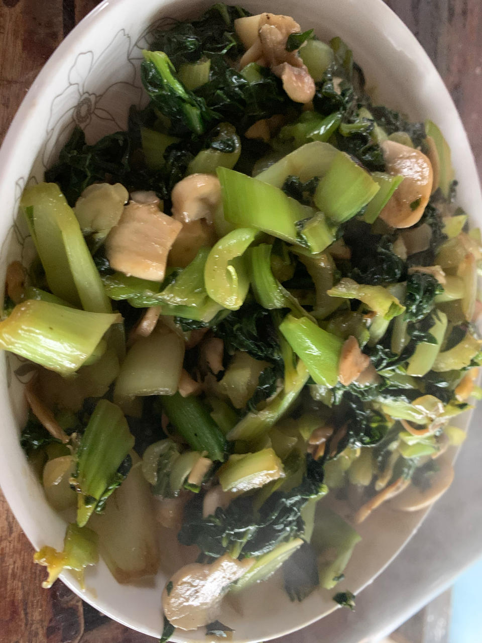 鲜美的口蘑炒青菜