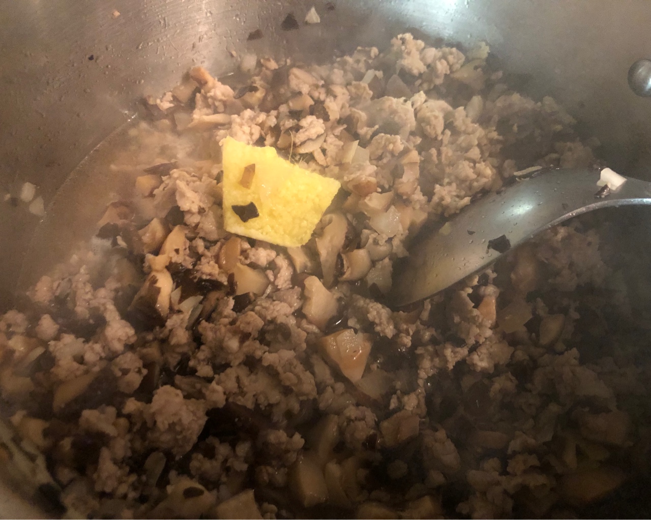 糯米香菇肉末烧卖（利用饺子皮手擀）的做法 步骤5