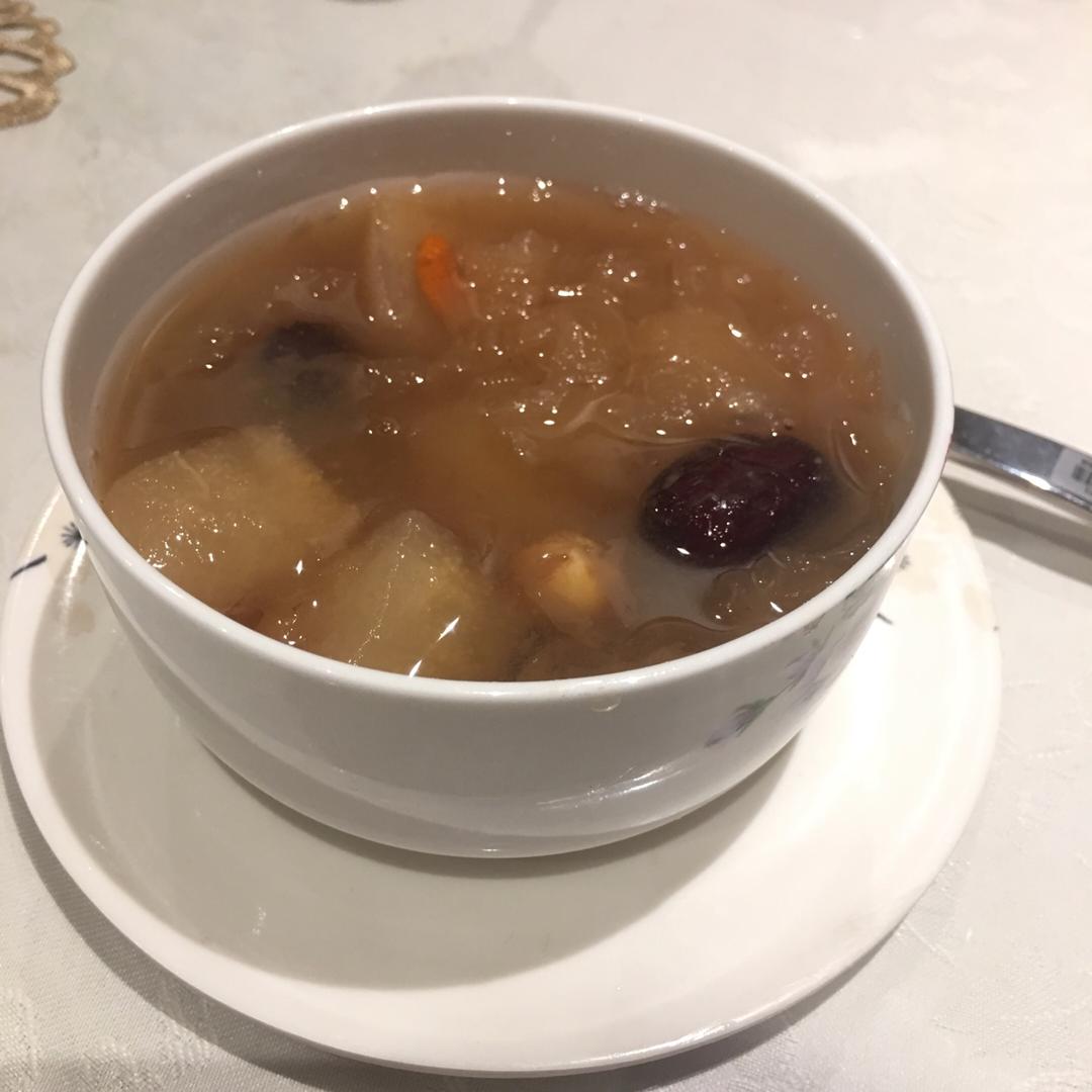 【养生】南果梨银耳莲子羹