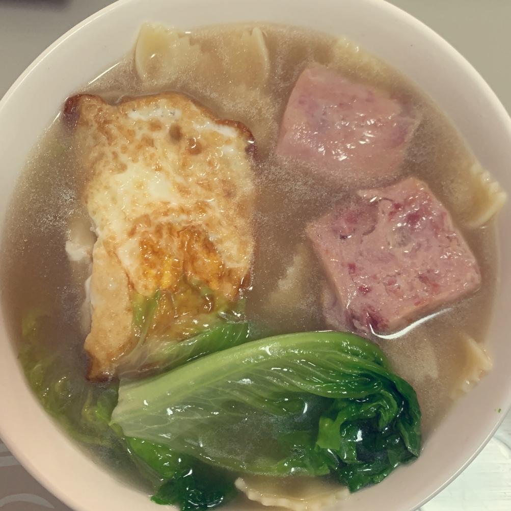 茶餐厅的港式芝士餐蛋意粉/意面/通心粉