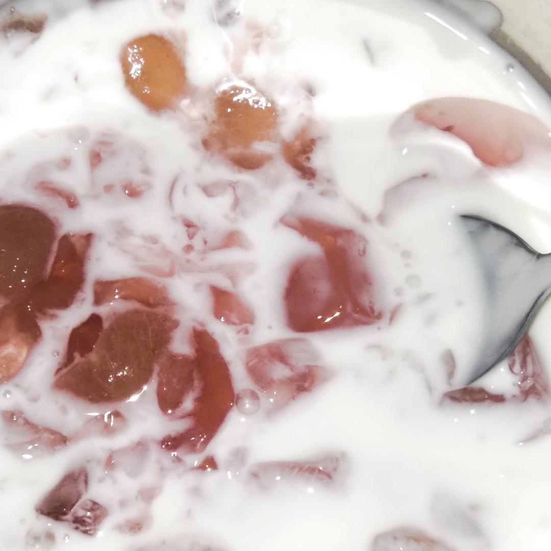 全网超火的葡萄撞奶，做法太简单了